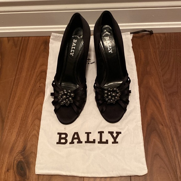 Bally evening heeled satin sandals with pearl decoration, US 9.5 - Picture 2 of 4